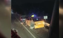 Eskişehir- Ankara yolunda iki otomobile çarpan kamyon tren rayına düştü: 1 yaralı