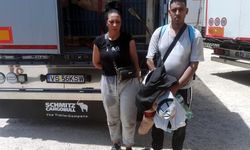 Edirne'de yurt dışına çıkış yapacak TIR'da 2 göçmen yakalandı