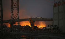Aydın'da kağıt fabrikasındaki yangın işletmenin ikinci kısmına sıçradı