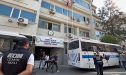 İzmir merkezli 'gümrükte rüşvet operasyonunda gözaltına alınan 77 şüpheli adliyede