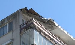 Kartal'da çatısında çökme meydana gelen bina boşaltıldı