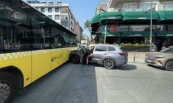 Avcılar'da halk otobüsü otomobile çarptı