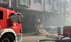 Maltepe'de 4 katlı binanın çatısı alev alev yandı