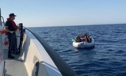 Marmaris'te 74 göçmen kurtarıldı, 20 göçmen ise yakalandı