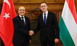 Bakan Şimşek, Macaristan Maliye Bakanı Varga ile bir araya geldi