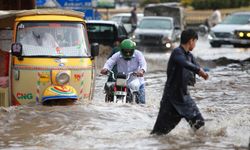 Pakistan'da şiddetli yağışların yol açtığı afet ve kazalarda 8 kişi öldü