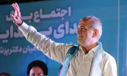 İran'ın 9'uncu Cumhurbaşkanı seçilen Mesud Pezeşkiyan kimdir?