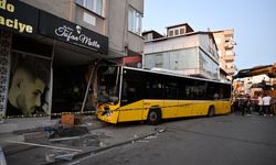 Pendik'te İETT otobüsü binaya çarptı: 6 yolcu yaralandı