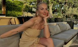 Burcu Esmersoy, otel odasında peş peşe 6 bikini değiştirdi