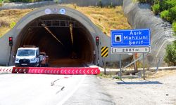 6 Şubat depreminde beton blokları oynayan Aşık Mahzuni Şerif Tüneli yeniden trafiğe kapatıldı