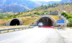 Kahramanmaraş'ta depremde beton blokları oynayan tünel, yeniden trafiğe kapatıldı