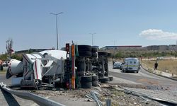 Kayseri'de beton mikseri devrildi; sürücü öldü