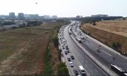 Metrobüs kazası sonrası trafik yoğunluğu oluştu