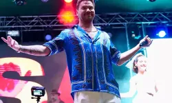 Sinan Akçıl'dan Tarkan'a 'ter' göndermesi: Ben size çiçek atarım