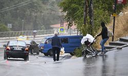 Ankara'da kontrolden çıkan minibüs kayalıklara çarptı