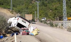 Adana'da devrilen minibüsteki 6 kişi yaralandı