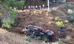 Antalya’da arazöz yamaca devrildi; 3 yaralı