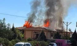 Gaziantep’te iş merkezinin çatısında yangın