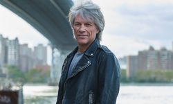 Ünlü müzisyen Jon Bon Jovi, köprüde intihara kalkışan kadını ikna etti