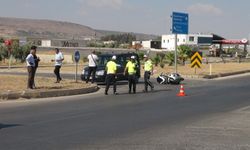 Kilis'te otomobille çarpışan motosikletteki 2 kişi yaralandı