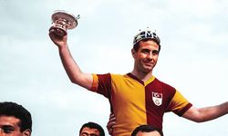 Metin Oktay, kabri başında anıldı