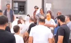 Narin'in cenazesini bekleyen bir kadın 'Gidin yalan konuşun' diye bağırdı, yumrukla susturuldu