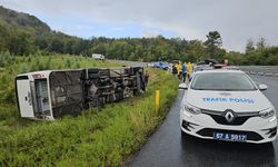 Zonguldak'ta yolcu midibüsü devrildi: 9 yaralı