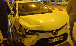 Adana'da otomobille çarpışan motosikletteki 2 kişi ağır yaralandı