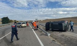 Bayburt'ta cip ile otomobilin çarpıştı: 2 kişi yaralandı