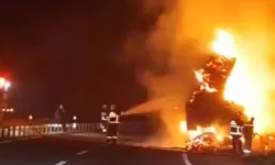 Çanakkale’de saman yüklü tır yandı