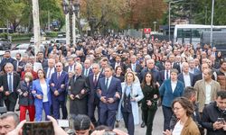 CHP heyeti MEB’e yürüdü: Çocukları pis tuvaletlerden su içmeye mahkum ediyorlar