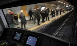 Sürücüsüz metronun 5 durakta durmaması yolcuları korkuttu