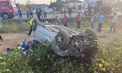 Sakarya'da takla atan otomobildeki 3 kişi yaralandı