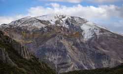 Tunceli'de 3 bin rakımlı zirvelere kar yağdı