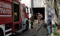 Büyükçekmece'de üç katlı iş yerinde çıkan yangın söndürüldü