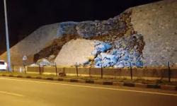 Zonguldak-Alaplı kara yolunda istinat duvarının bir bölümü çöktü