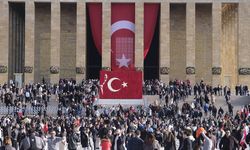 Anıtkabir'e ziyaretçi akını