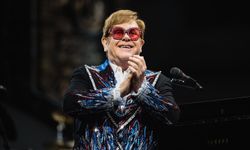 Elton John: Şarkı sözlerini bile okuyamıyorum