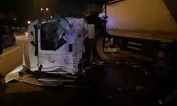 Emniyet şeridindeki TIR'a çarpan TIR'ın kupası koptu; 1 yaralı