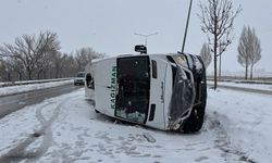 Erzurum'da minibüs devrildi: 8 yaralı