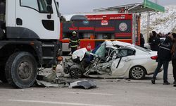 Eskişehir'de hafriyat kamyonuyla çarpışan otomobilin sürücüsü öldü