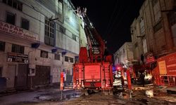 Gaziantep'te ayakkabı ve terlik imalathanesinde çıkan yangın söndürüldü