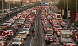 İstanbul'da haftanın son mesai gününde trafik yoğunluğu yaşanıyor