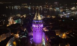 İstanbul'un simgeleri Dünya Prematüre Günü dolayısıyla mor renkle ışıklandırıldı