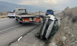 Kastamonu'da devrilen otomobildeki 3 kişi yaralandı