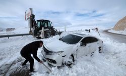 Malatya'da yolda mahsur kalan araçlar kaldırıldı