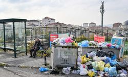 Maltepe'de grev nedeniyle sokaklarda çöp yığınları oluştu