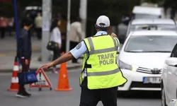 Esenyurt'ta asker eğlencesinde sokağı trafiğe kapatan 3 sürücüye para cezası