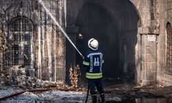 Erzurum'da tarihi Taş Ambarlar'da yangın!