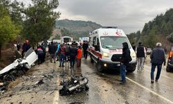 Kahramanmaraş'ta hafif ticari araç ile otomobilin çarpıştığı kazada 10 kişi yaralandı